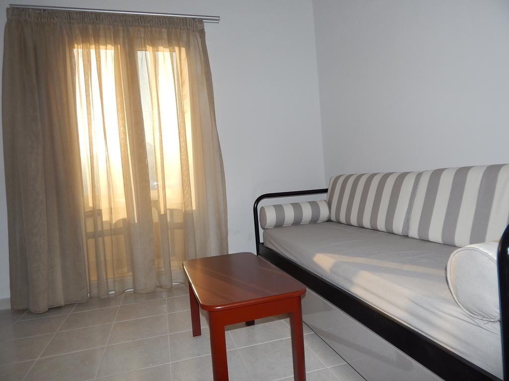 Epiphany Apartments Karpathos Zimmer foto